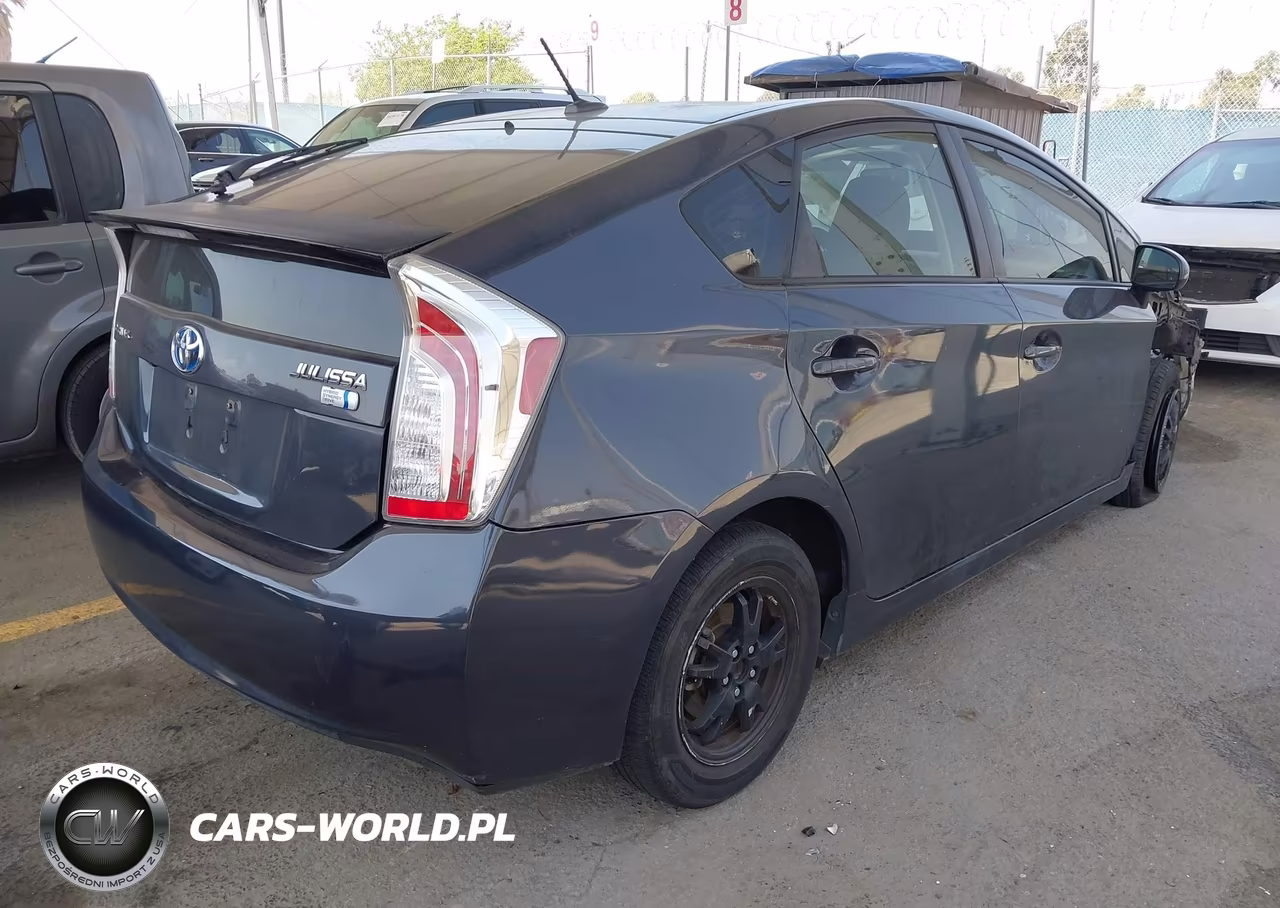 2013 Toyota Prius Three VIN:JTDKN3DU1D1673677 - 4