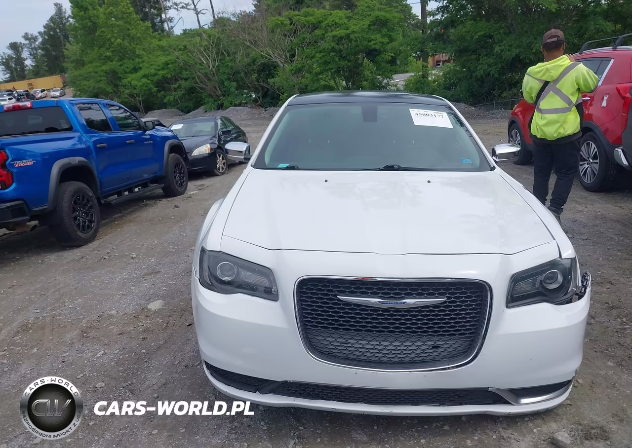 2016 Chrysler 300 Limited VIN:2C3CCAAG1GH207934 - 11