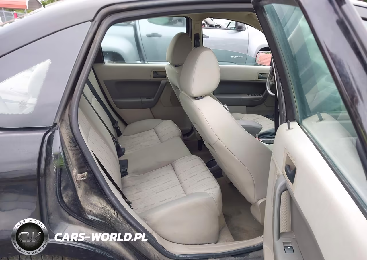 2010 Ford Focus Se VIN:1FAHP3FN0AW160516 - 8