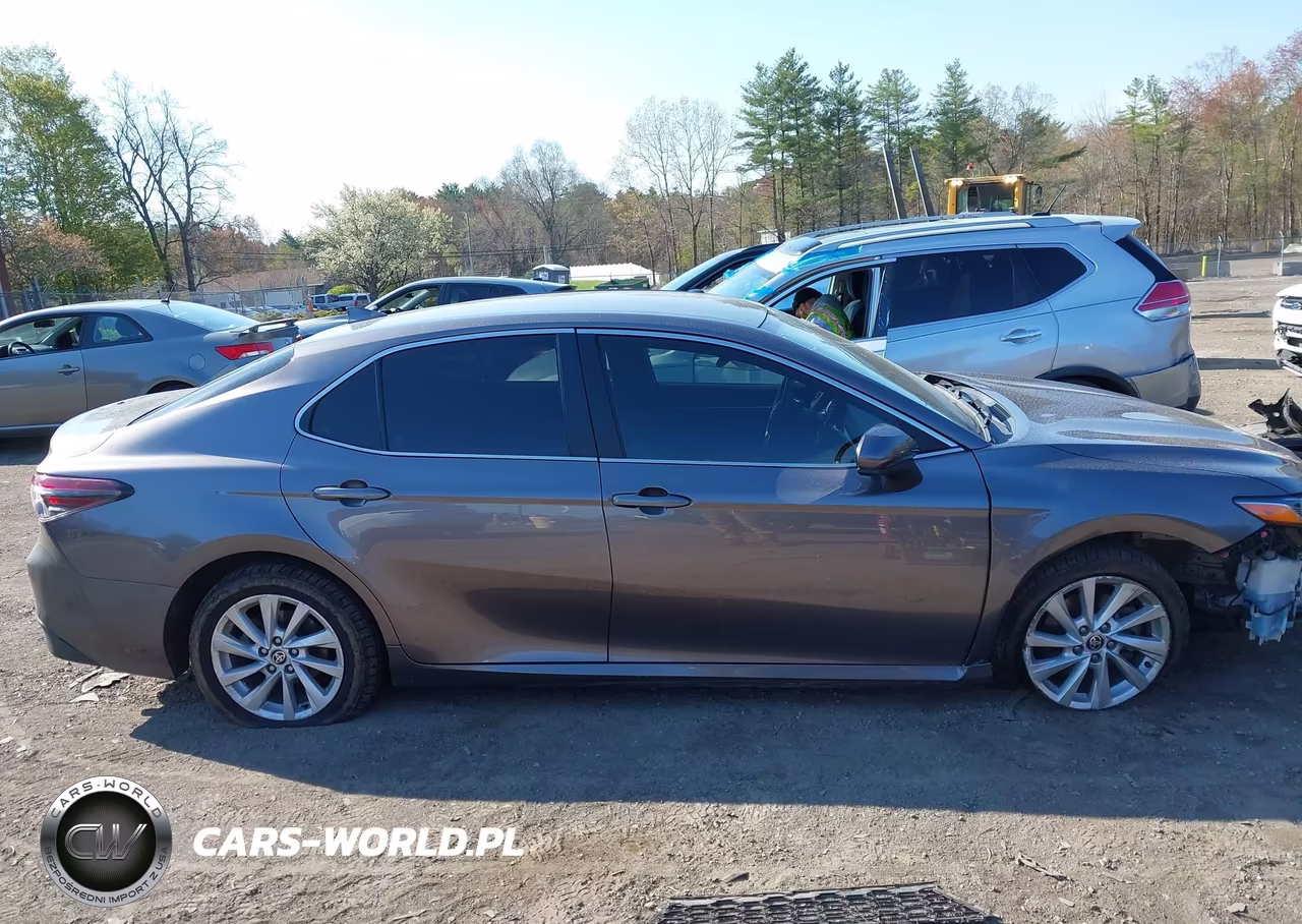 2021 Toyota Camry Le VIN:4T1C11AK6MU422042 - 13
