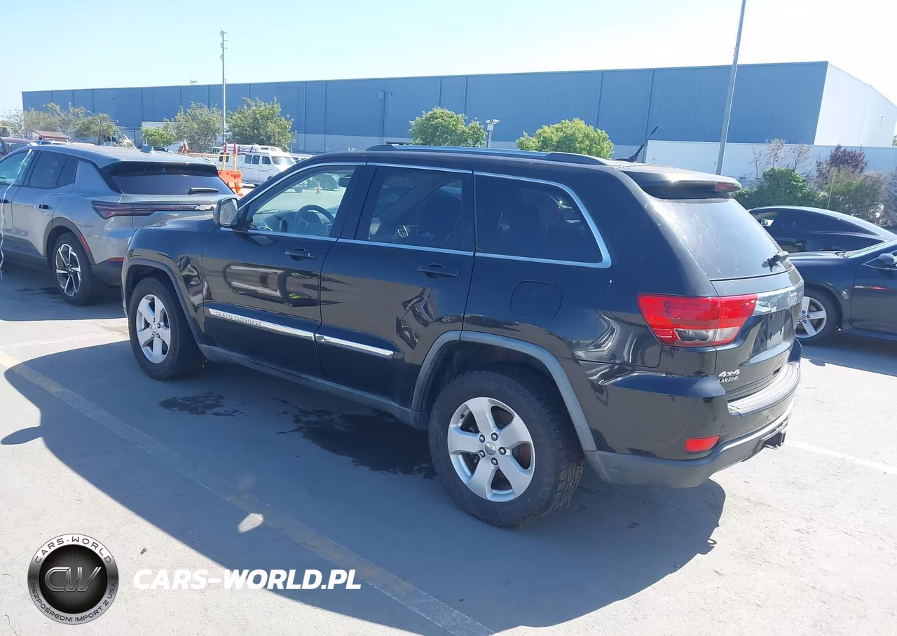 2011 Jeep Grand Cherokee Laredo VIN:1J4RR4GG8BC675033 - 3