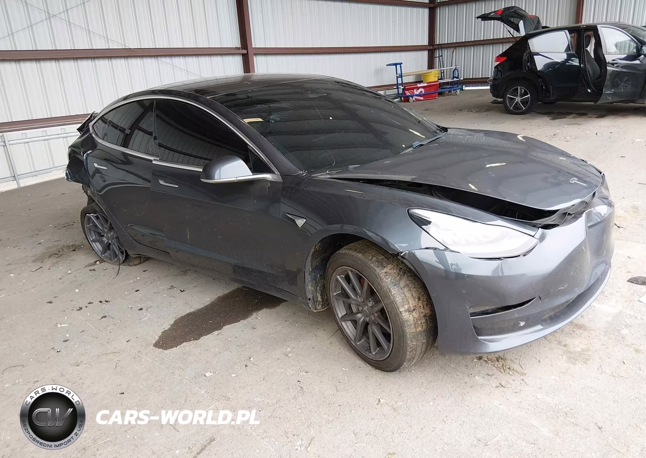 2018 Tesla Model 3 Long Range-Mid Range – zdjęcie 1 z 15