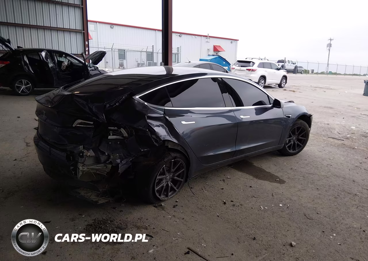 2018 Tesla Model 3 Long Range-Mid Range VIN:5YJ3E1EA1JF032786 - 4