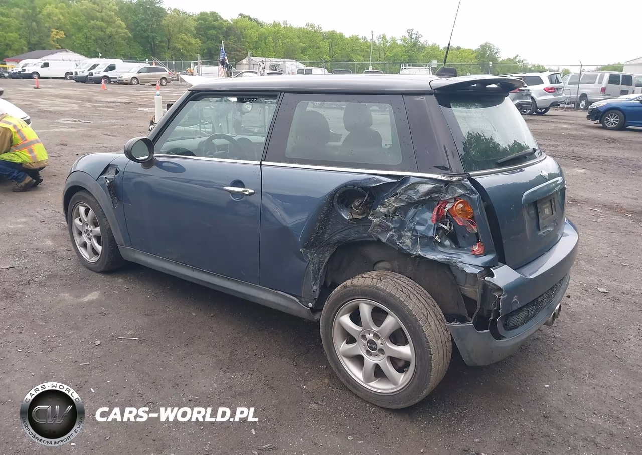 2010 Mini Cooper S VIN:WMWMF7C59ATW89601 - 3