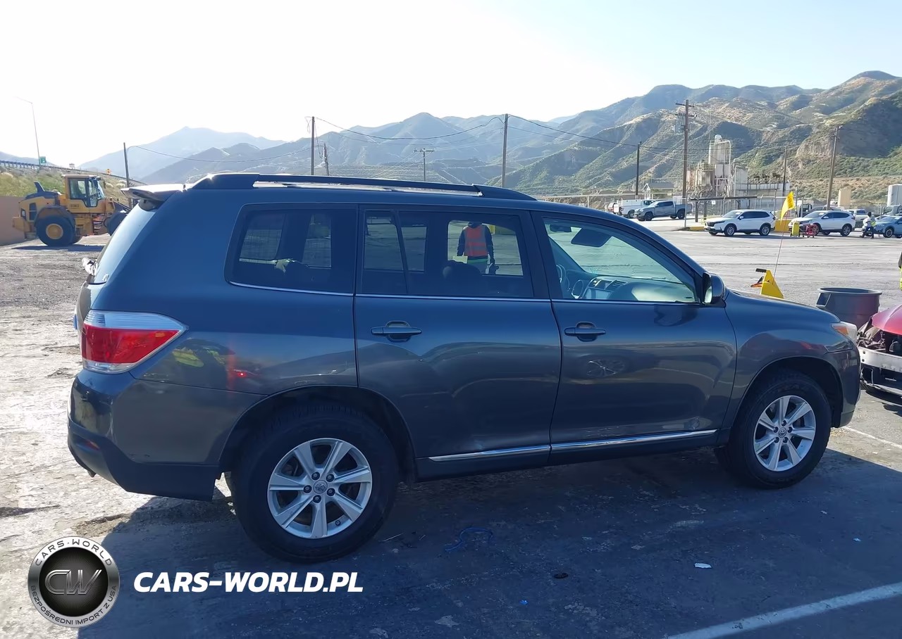 2012 Toyota Highlander Base V6 VIN:5TDBK3EHXCS111899 - 13