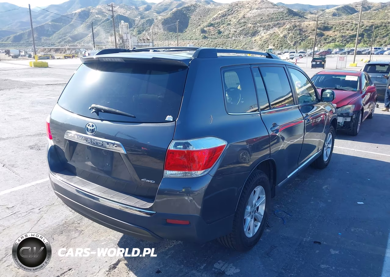 2012 Toyota Highlander Base V6 VIN:5TDBK3EHXCS111899 - 4