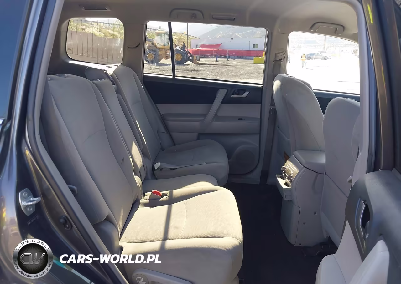 2012 Toyota Highlander Base V6 VIN:5TDBK3EHXCS111899 - 8