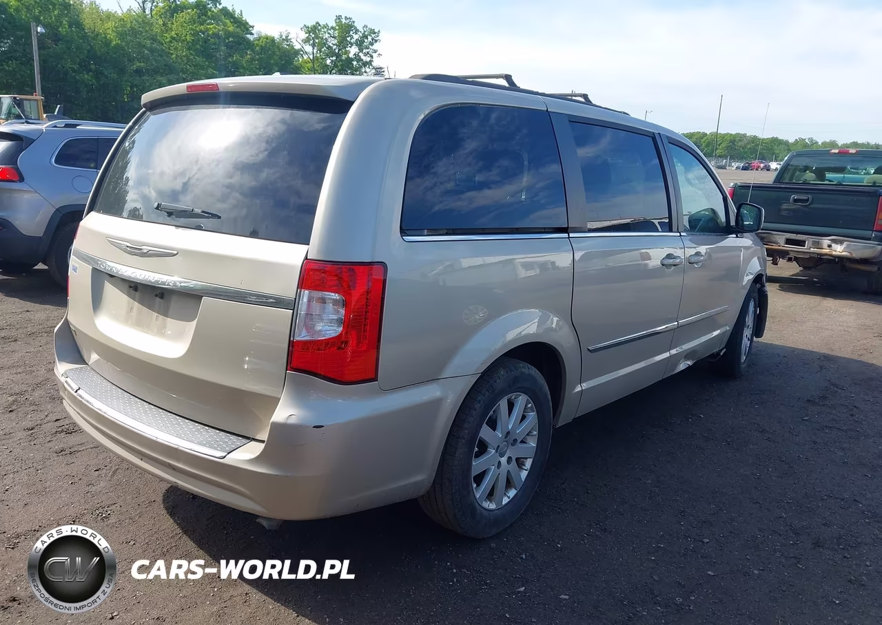 2015 Chrysler Town & Country Touring VIN:2C4RC1BG3FR565226 - 4