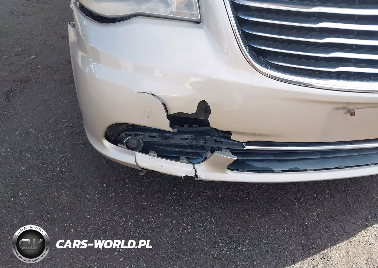 2015 Chrysler Town & Country Touring VIN:2C4RC1BG3FR565226 - 6