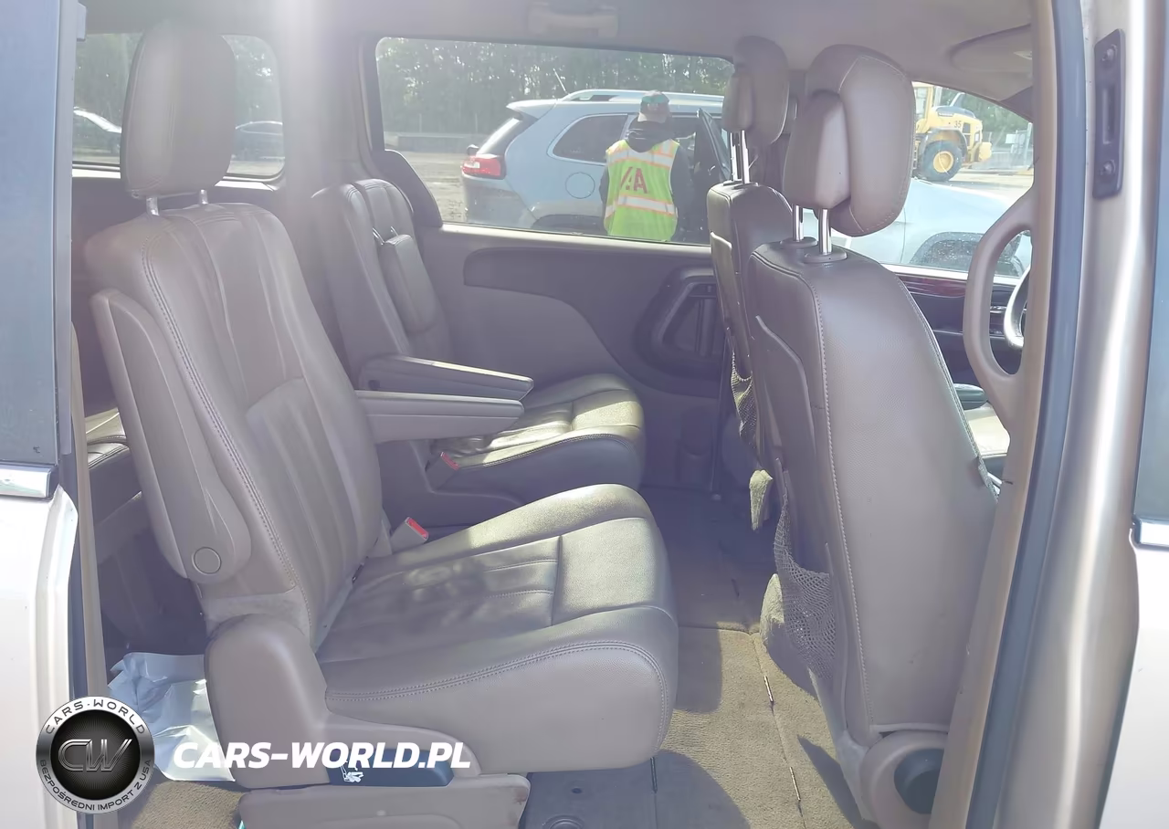 2015 Chrysler Town & Country Touring VIN:2C4RC1BG3FR565226 - 8