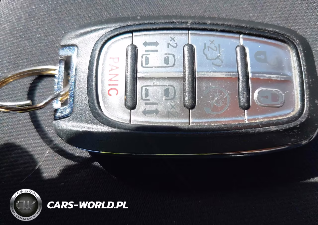 2019 Chrysler Pacifica Touring Plus VIN:2C4RC1FG1KR613987 - 11