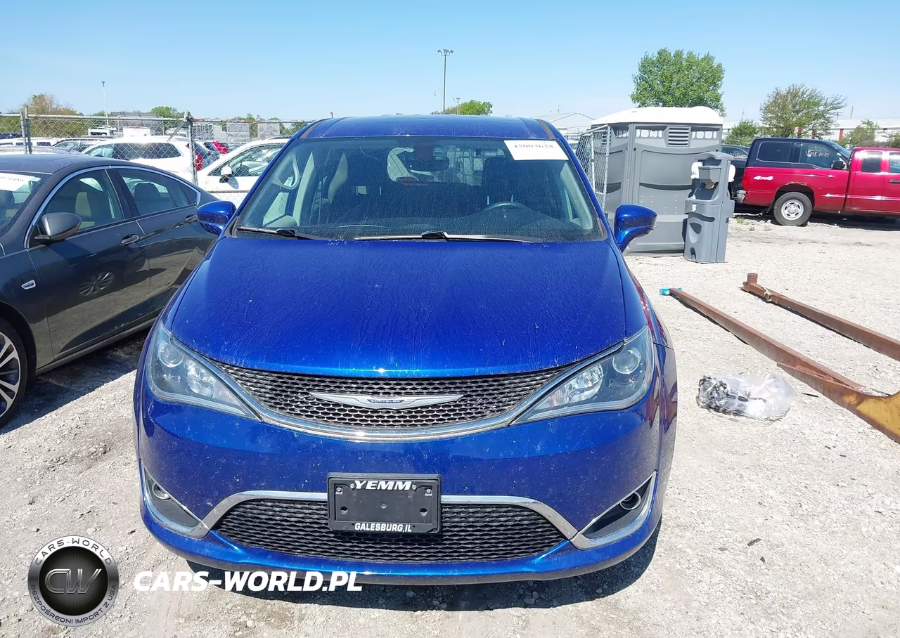 2019 Chrysler Pacifica Touring Plus VIN:2C4RC1FG1KR613987 - 12