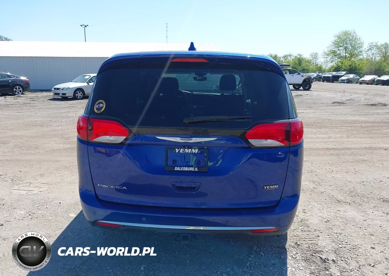 2019 Chrysler Pacifica Touring Plus VIN:2C4RC1FG1KR613987 - 16