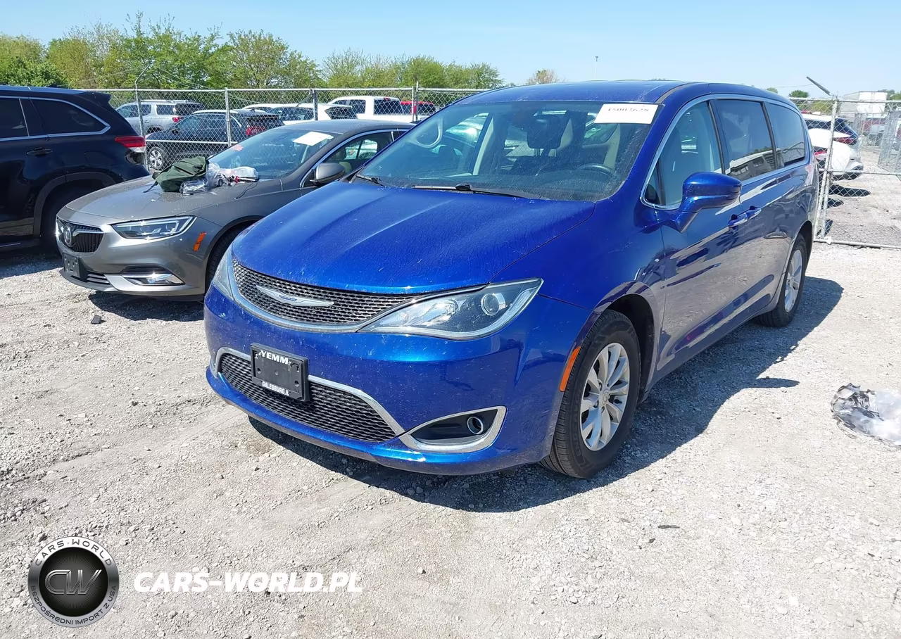 2019 Chrysler Pacifica Touring Plus VIN:2C4RC1FG1KR613987 - 2