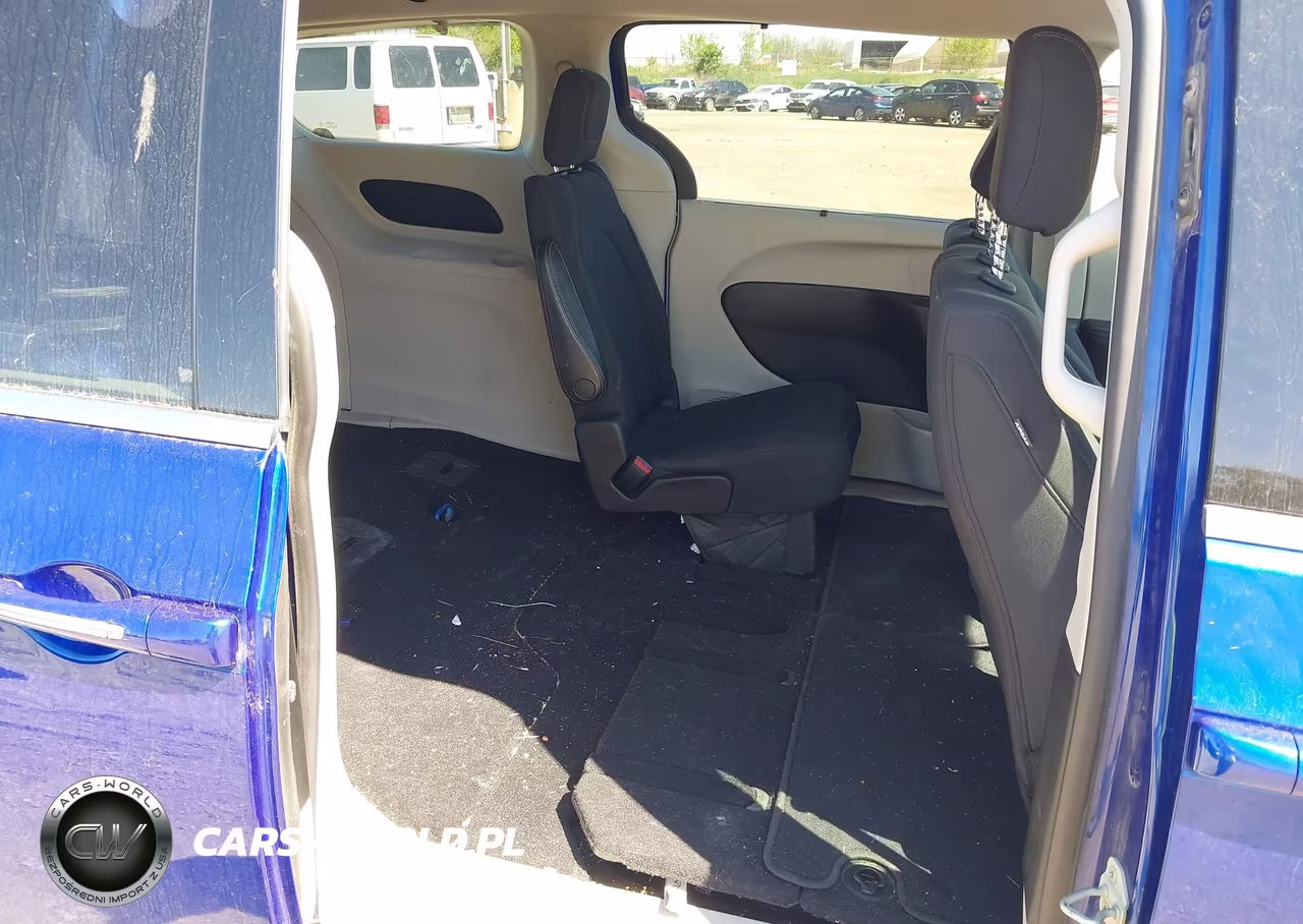 2019 Chrysler Pacifica Touring Plus VIN:2C4RC1FG1KR613987 - 8