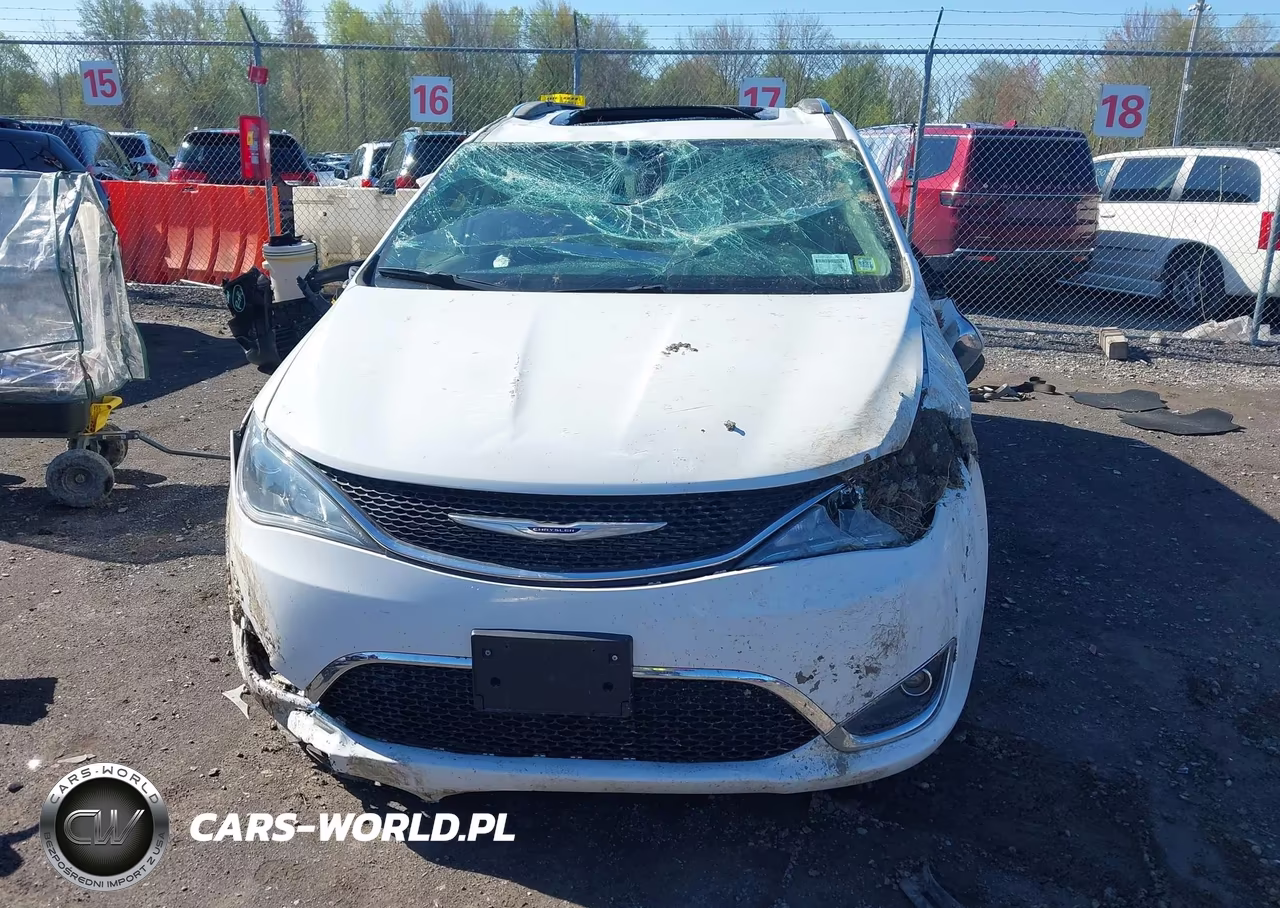 2019 Chrysler Pacifica Limited VIN:2C4RC1GG1KR731553 - 12