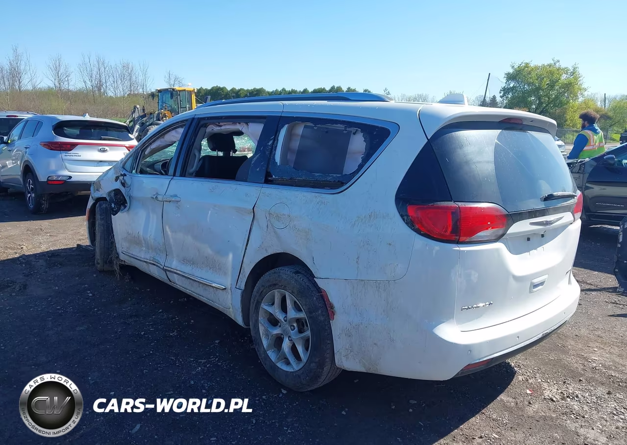 2019 Chrysler Pacifica Limited VIN:2C4RC1GG1KR731553 - 3