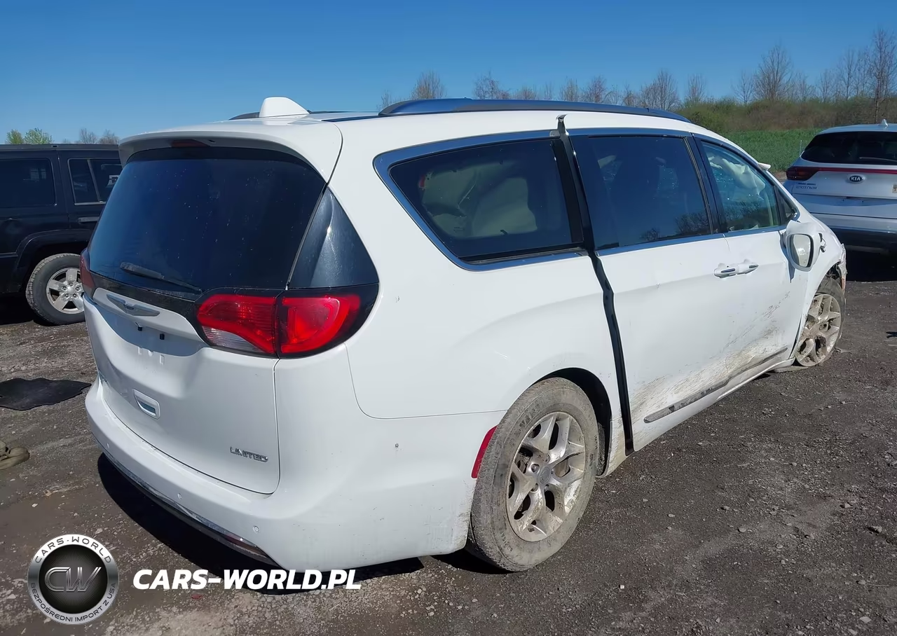 2019 Chrysler Pacifica Limited VIN:2C4RC1GG1KR731553 - 4