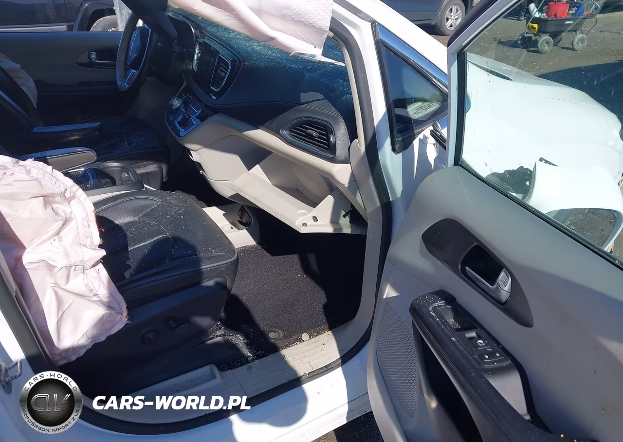 2019 Chrysler Pacifica Limited VIN:2C4RC1GG1KR731553 - 5