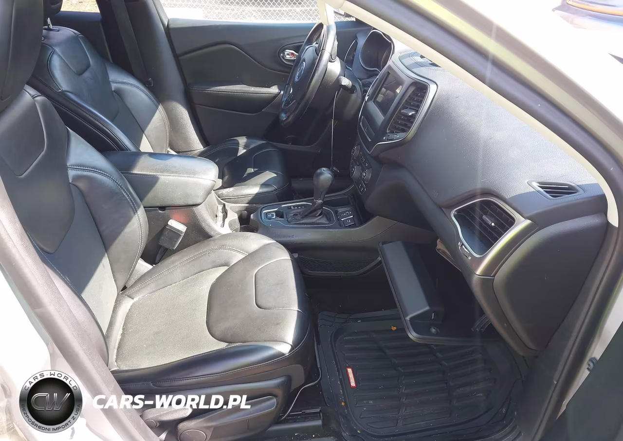 2019 Jeep Cherokee Latitude Plus Fwd VIN:1C4PJLLB3KD226264 - 5