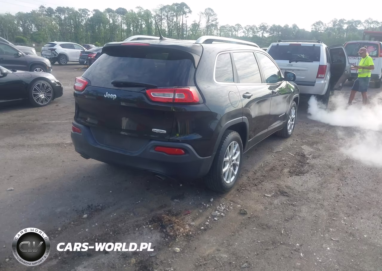 2014 Jeep Cherokee Latitude VIN:1C4PJLCS1EW183083 - 4