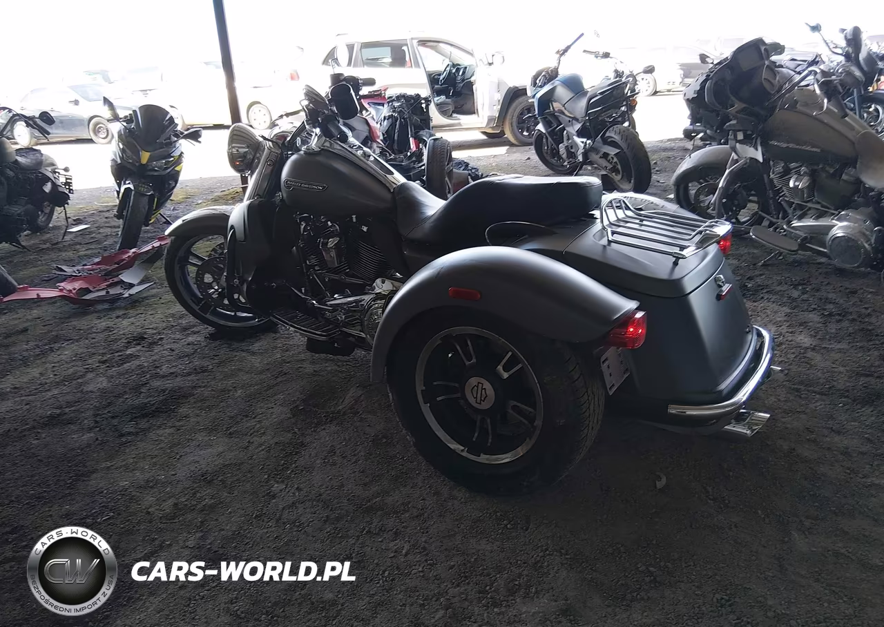 2018 Harley-Davidson Flrt Free Wheeler VIN:1HD1MCC13JB850725 - 3
