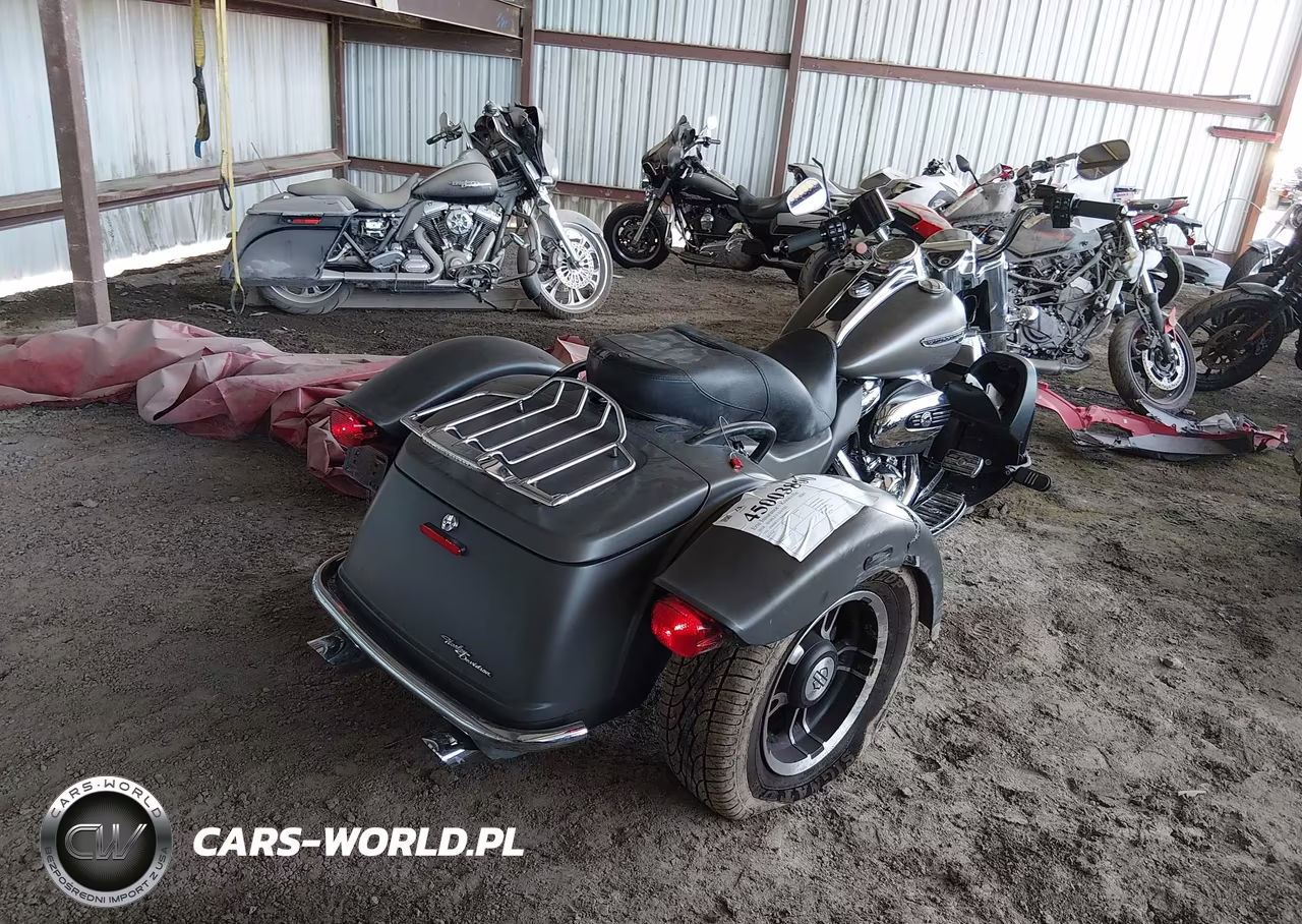 2018 Harley-Davidson Flrt Free Wheeler VIN:1HD1MCC13JB850725 - 4
