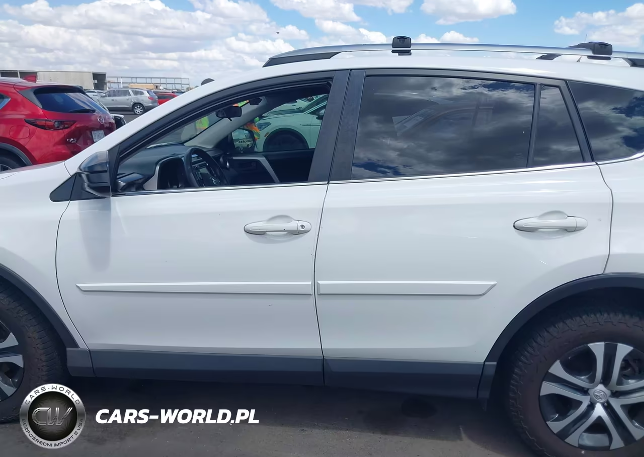 2018 Toyota Rav4 Le VIN:JTMBFREV1JJ181587 - 15