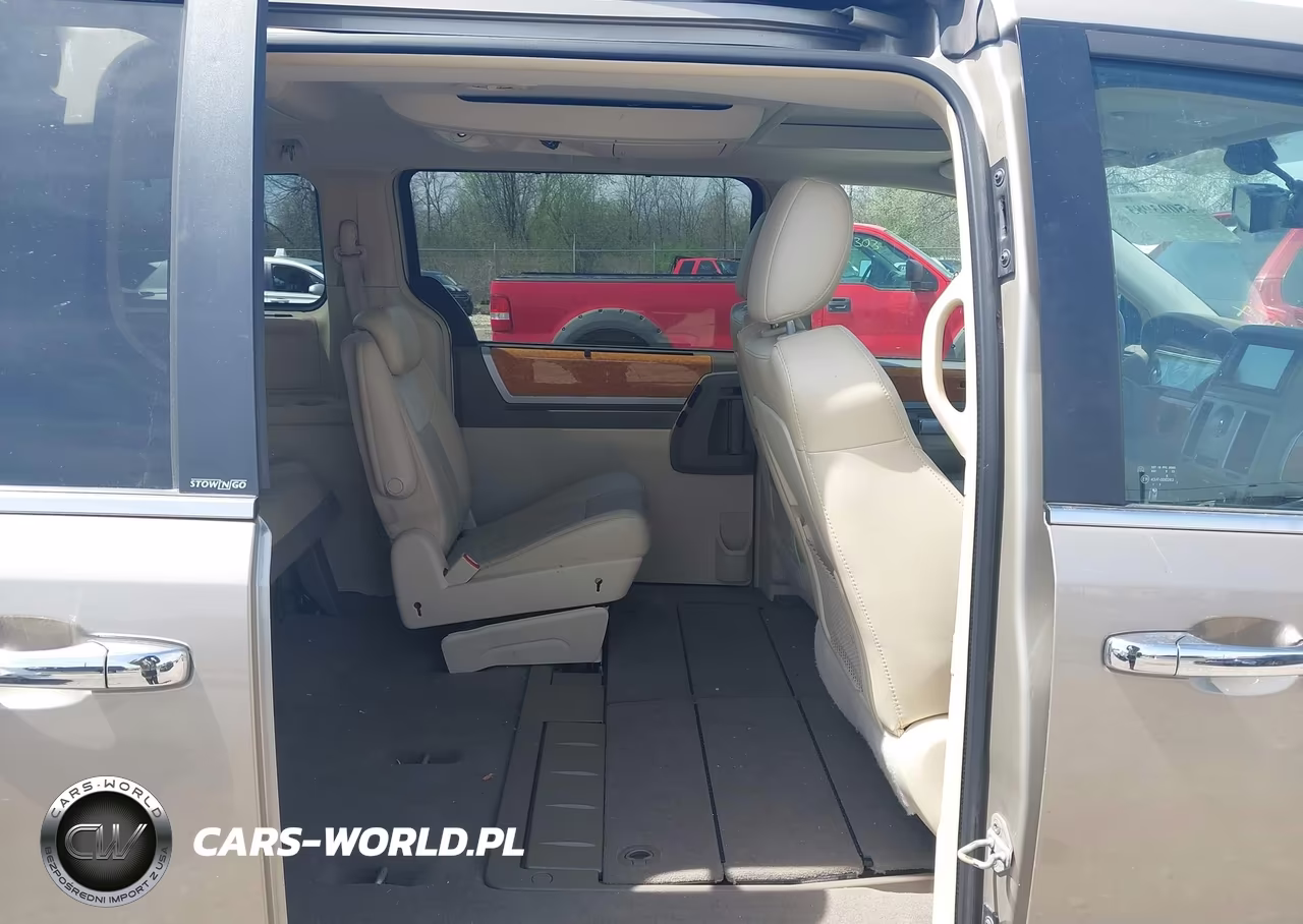 2009 Chrysler Town & Country Limited VIN:2A8HR64X49R659696 - 8