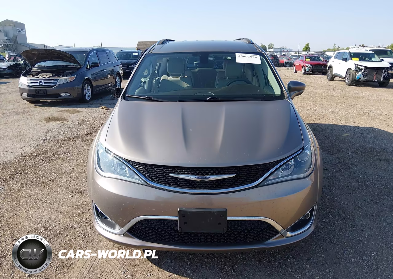 2017 Chrysler Pacifica Touring-L Plus VIN:2C4RC1EG0HR804312 - 12