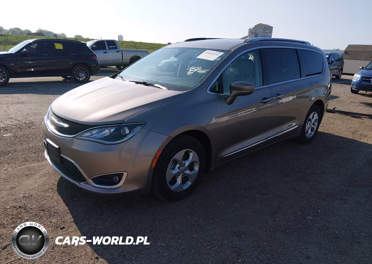 2017 Chrysler Pacifica Touring-L Plus VIN:2C4RC1EG0HR804312 - 2