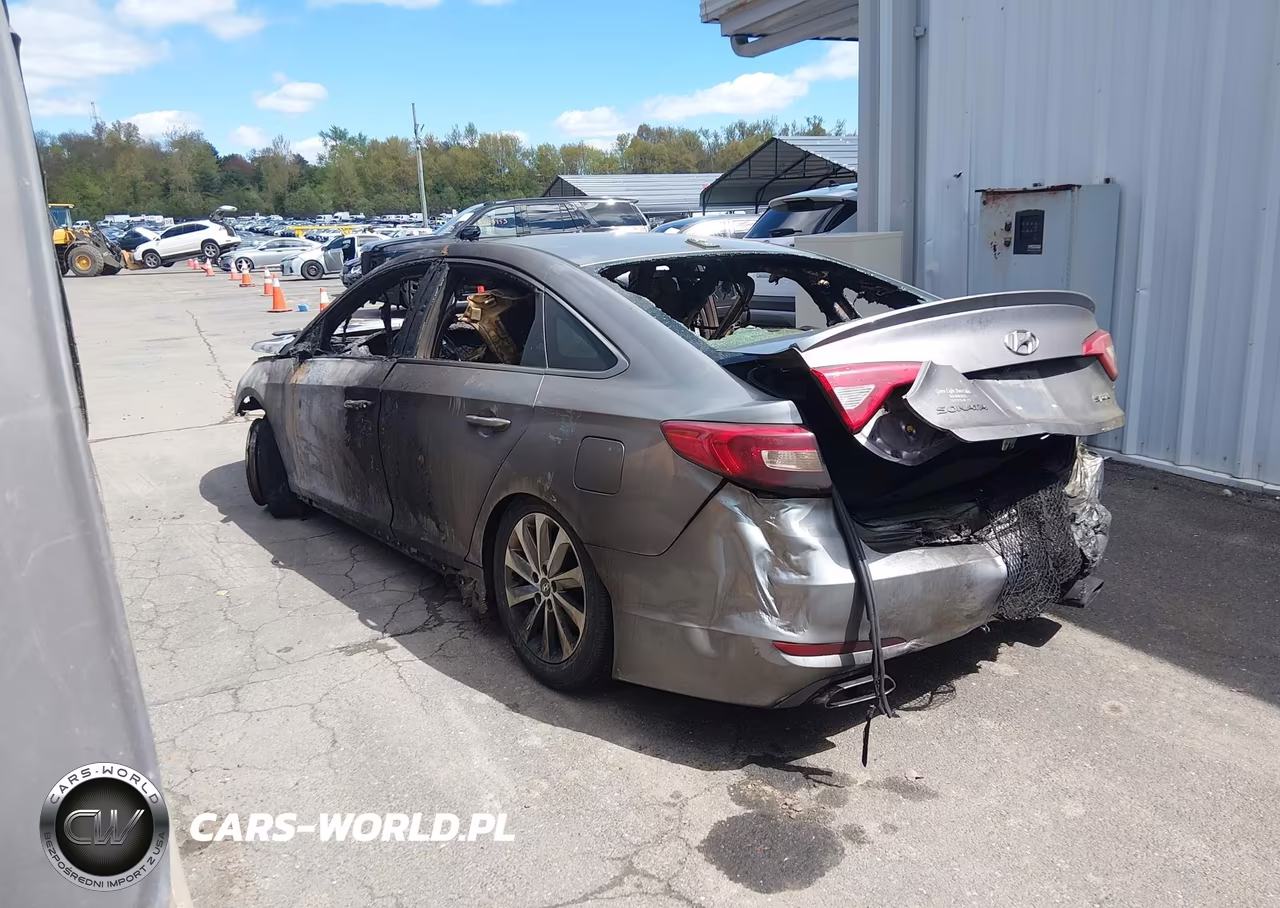 2016 Hyundai Sonata Sport VIN:5NPE34AF5GH328924 - 3