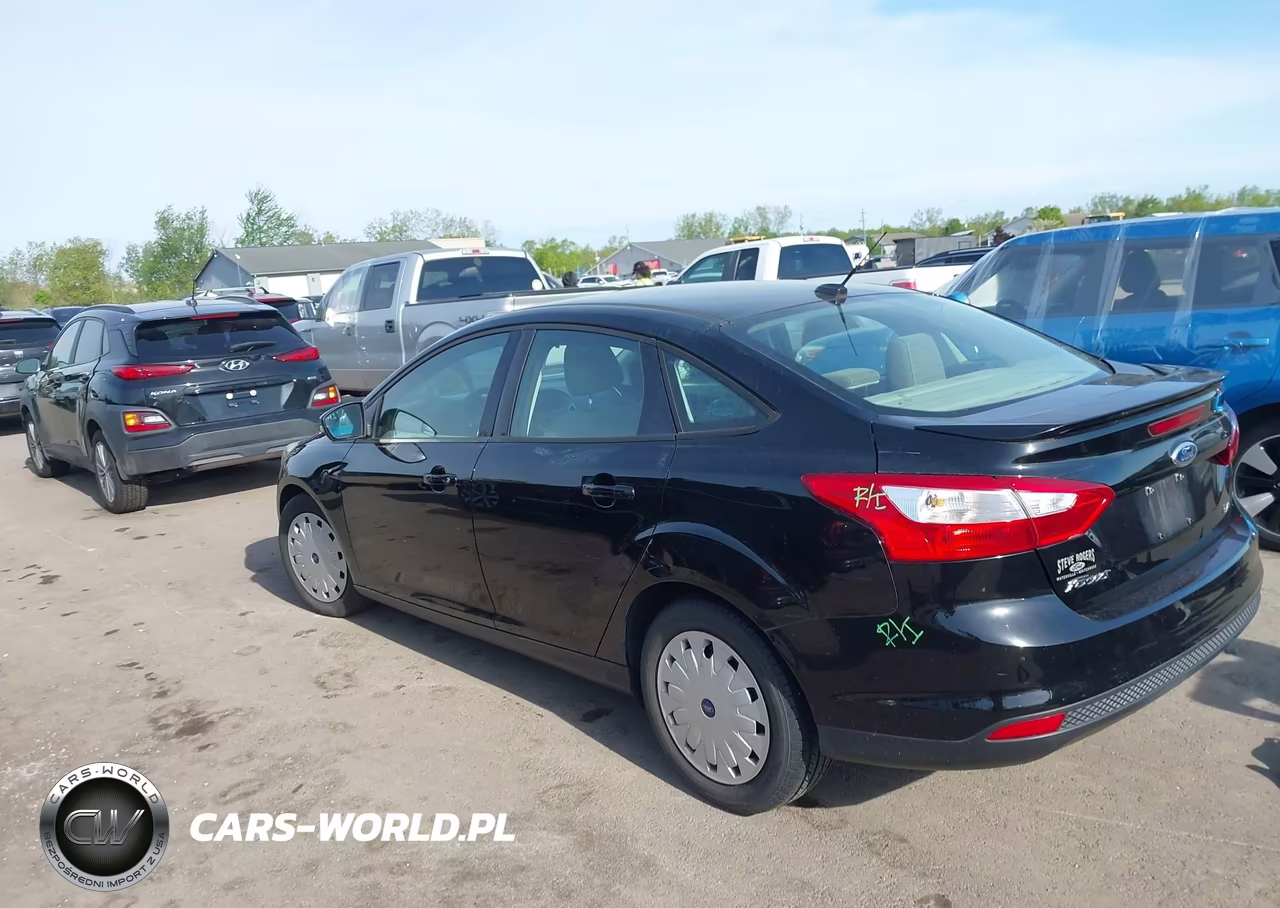 2012 Ford Focus Se VIN:1FAHP3F20CL261842 - 3