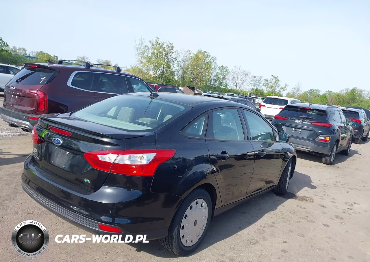 2012 Ford Focus Se VIN:1FAHP3F20CL261842 - 4