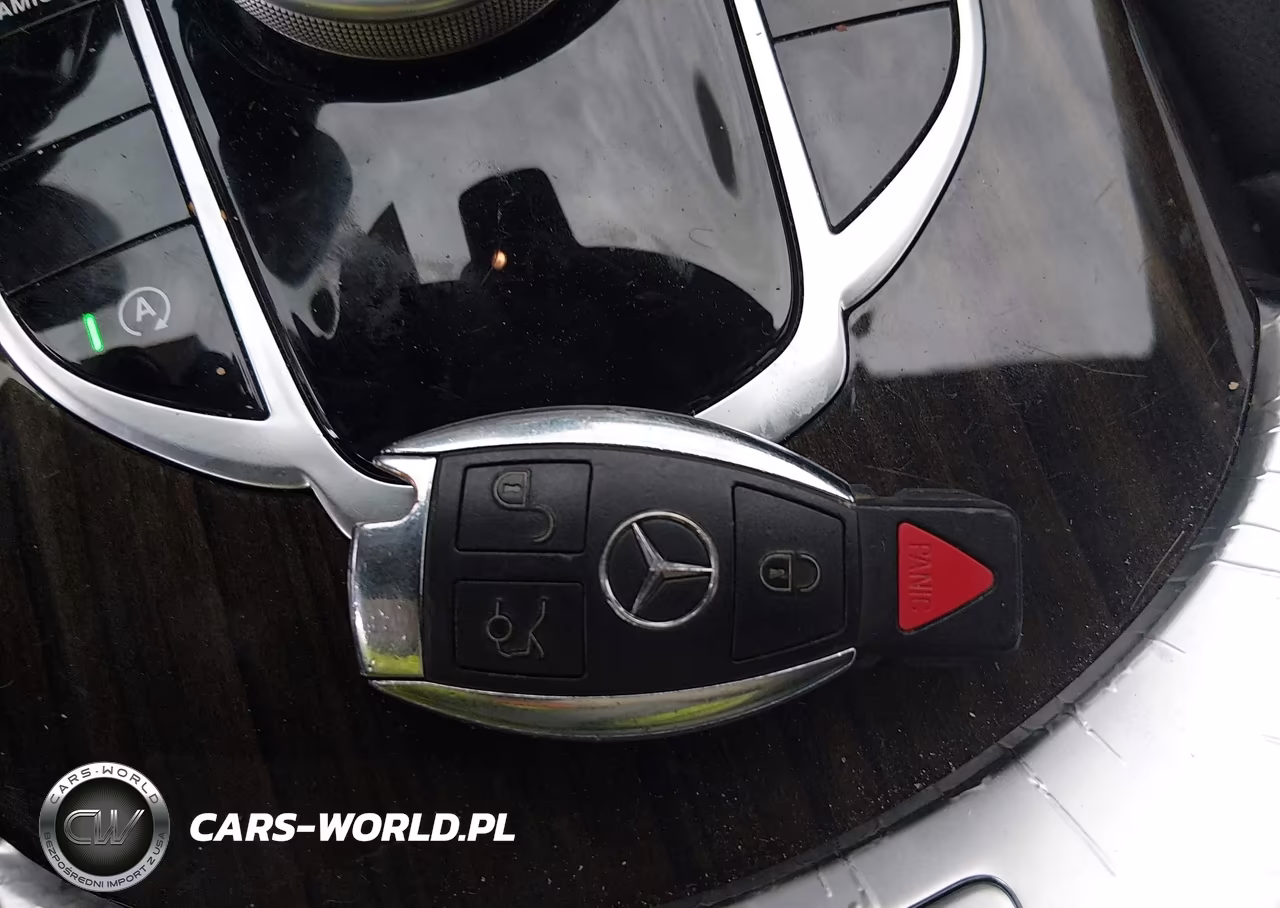 2017 Mercedes-Benz C 300 4Matic VIN:55SWF4KB2HU201599 - 11