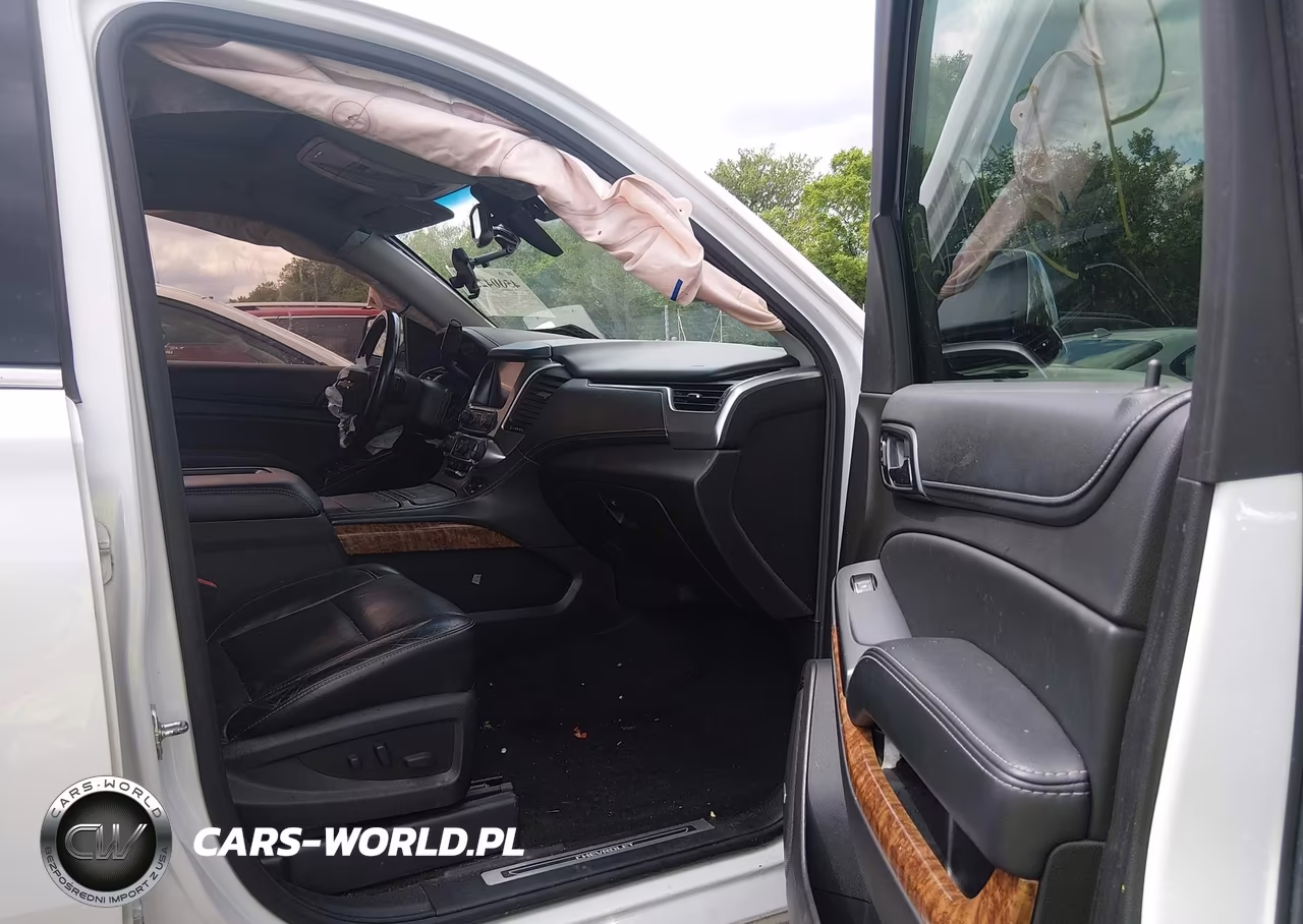 2017 Chevrolet Tahoe Premier VIN:1GNSKCKC8HR114001 - 5