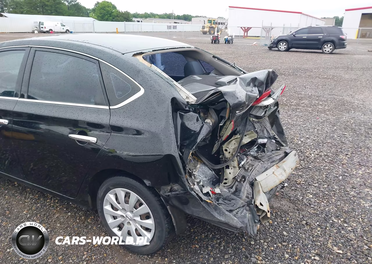 2018 Nissan Sentra S VIN:3N1AB7AP6JY340489 - 17