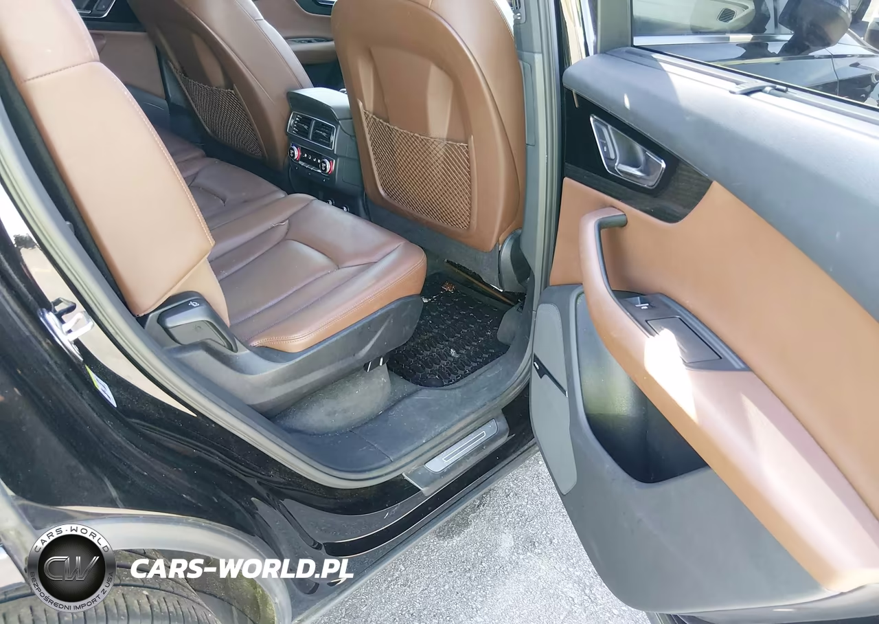 2018 Audi Q7 3.0T Premium VIN:WA1VAAF73JD053938 - 8