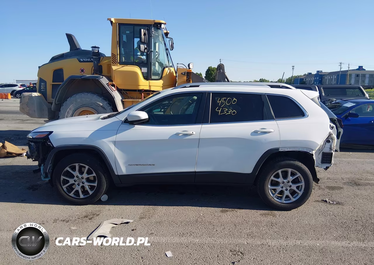 2017 Jeep Cherokee Latitude 4X4 VIN:1C4PJMCS2HW510780 - 14