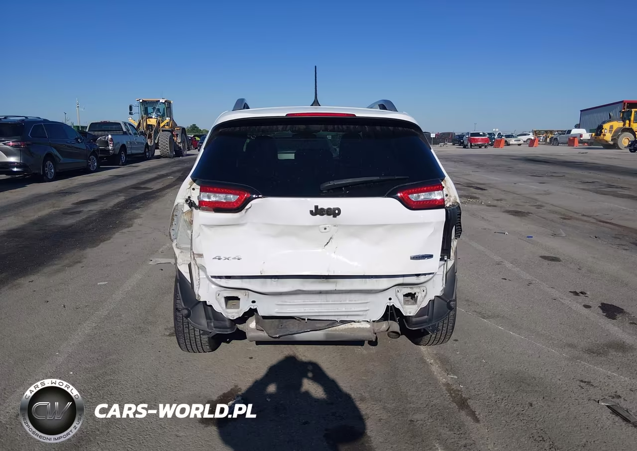 2017 Jeep Cherokee Latitude 4X4 VIN:1C4PJMCS2HW510780 - 16