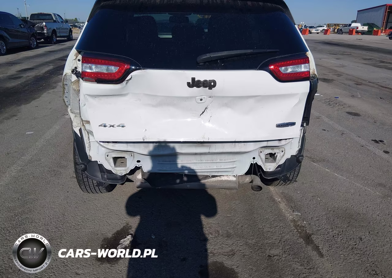 2017 Jeep Cherokee Latitude 4X4 VIN:1C4PJMCS2HW510780 - 18
