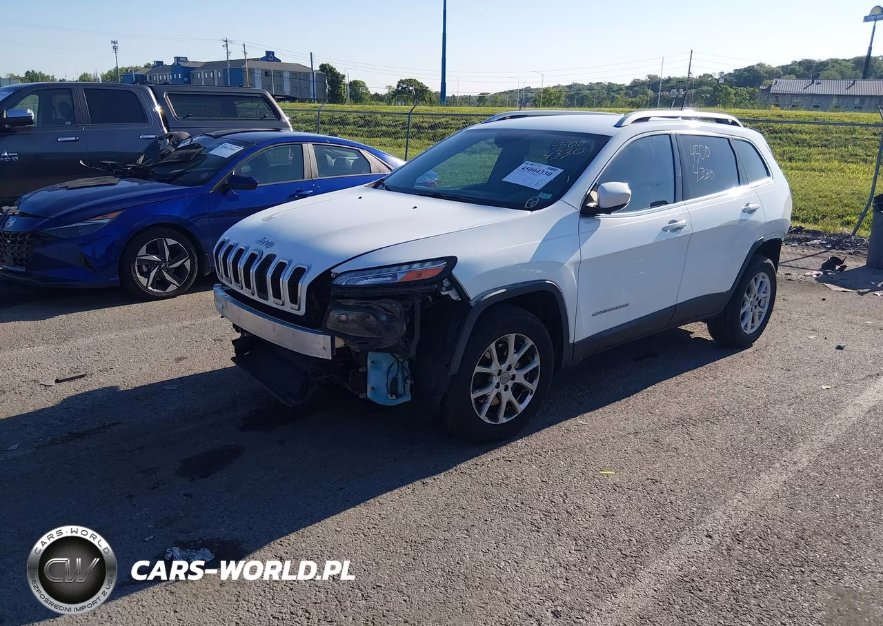 2017 Jeep Cherokee Latitude 4X4 VIN:1C4PJMCS2HW510780 - 2