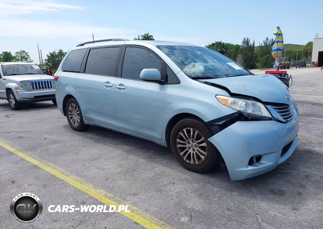2016 Toyota Sienna Xle 8 Passenger