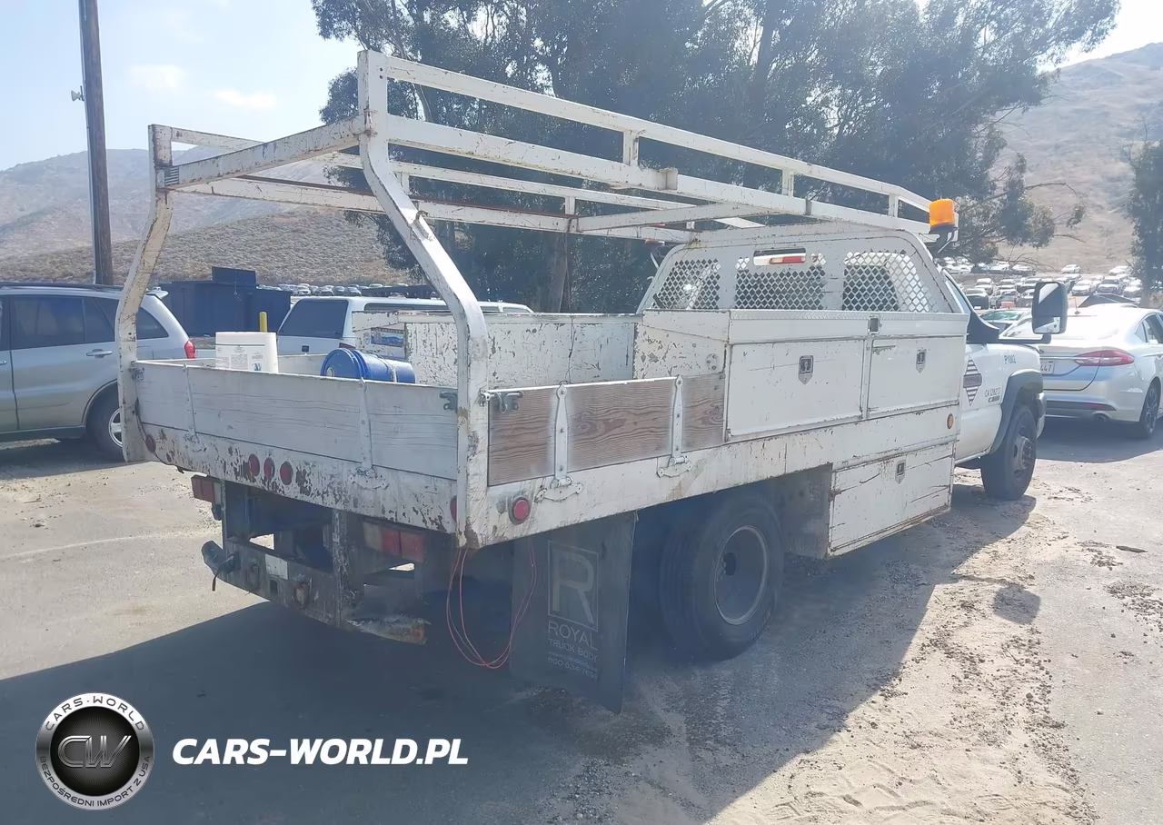 2007 Chevrolet Silverado 3500 Chassis Classic Work Truck VIN:1GBJC34U27E142538 - 4