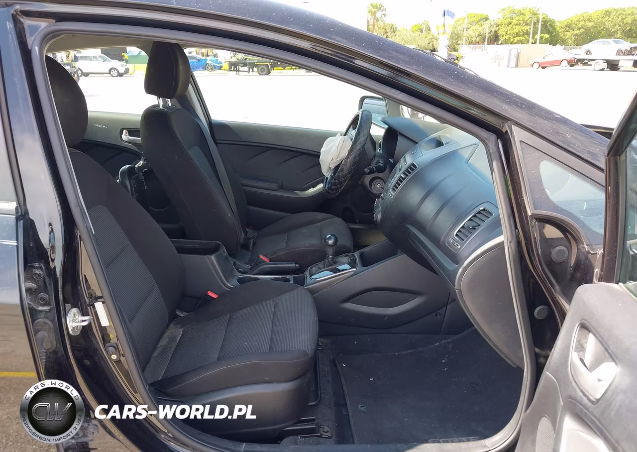 2017 Kia Forte Lx VIN:3KPFK4A7XHE041374 - 5