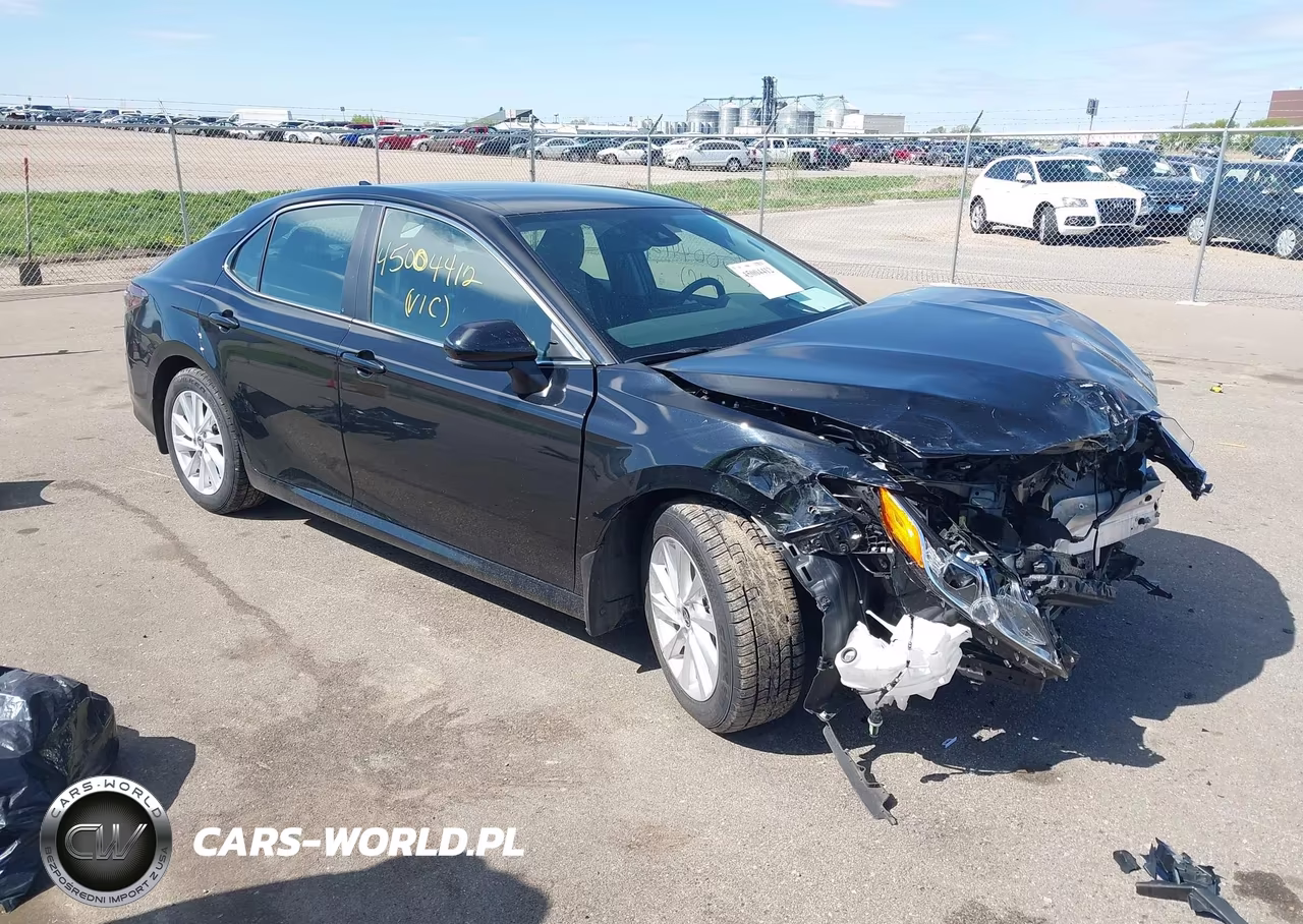 2024 Toyota Camry Le – zdjęcie 1 z 17