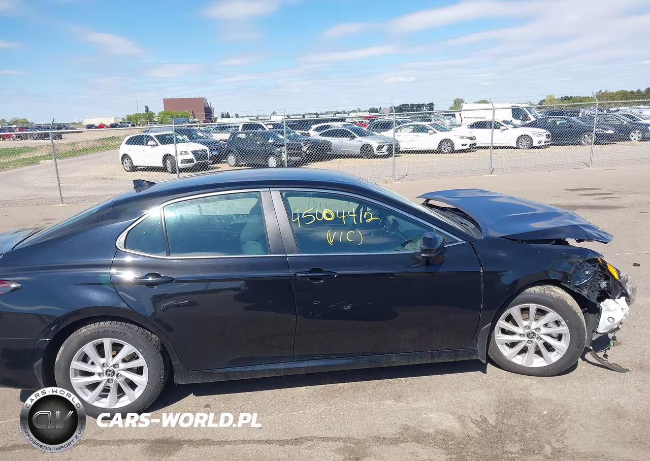 2024 Toyota Camry Le VIN:4T1C11AKXRU263615 - 14