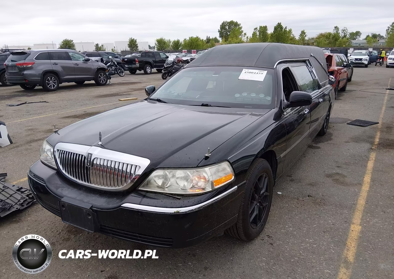 2003 Lincoln Town Car Executive VIN:1LJFM81W13Y605843 - 2