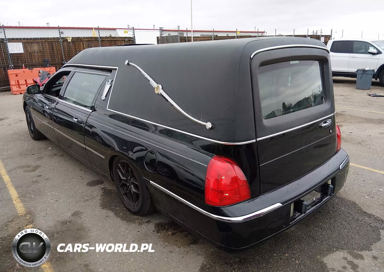 2003 Lincoln Town Car Executive VIN:1LJFM81W13Y605843 - 3