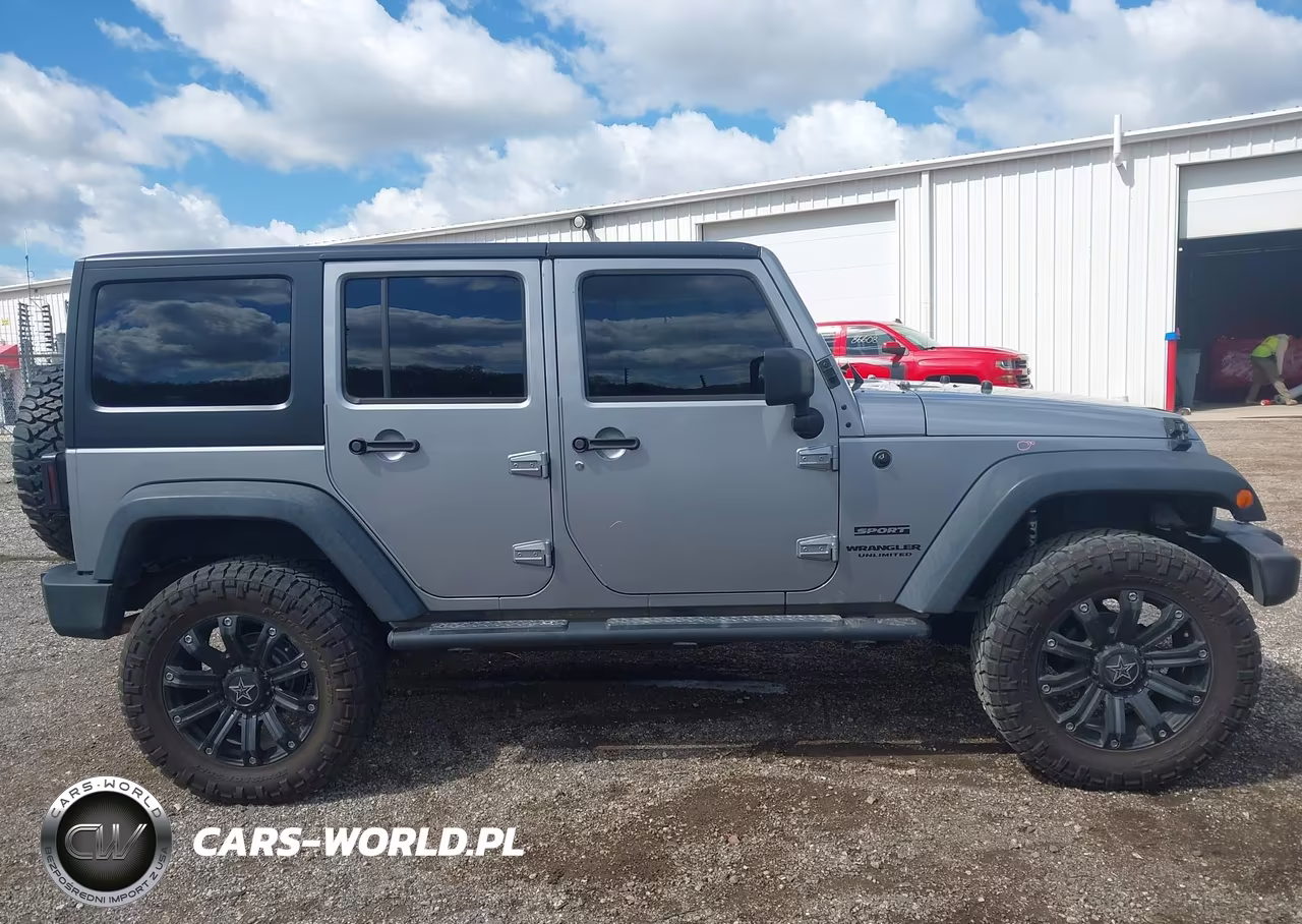 2014 Jeep Wrangler Unlimited Sport VIN:1C4BJWDG8EL155627 - 13